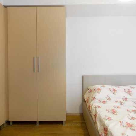 One Bedroom Apartment With Private Parking Skopje Exterior photo