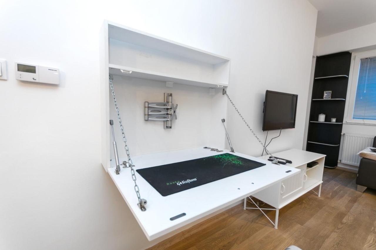 One Bedroom Apartment With Private Parking Skopje Exterior photo